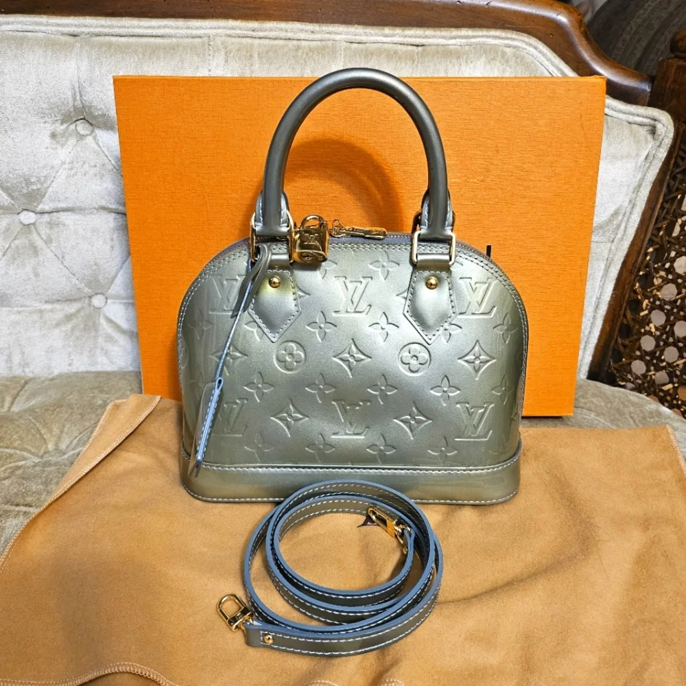 (SOLD)Authentic Louis Vuitton Vernis BB alma - Picture 1 of 12